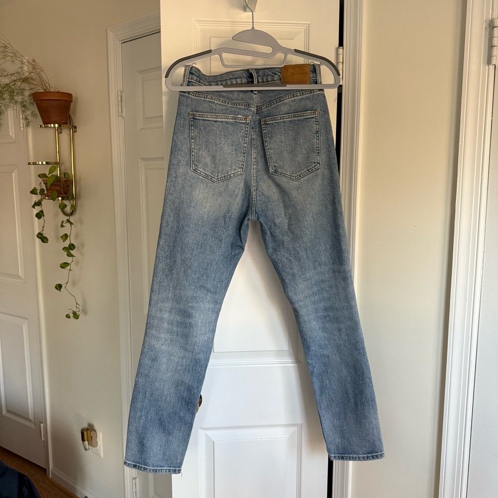 Aritzia Denim Forum Yoko High-Rise Slim Medium Light Blue Straight Jeans Size 28 - Picture 5 of 5